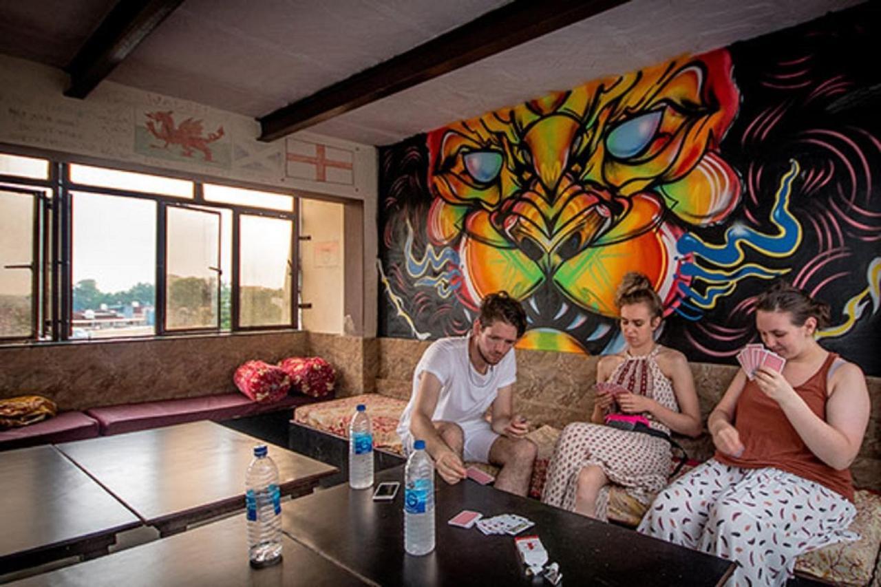 Friends Guest House & Hostel Агра Екстериор снимка