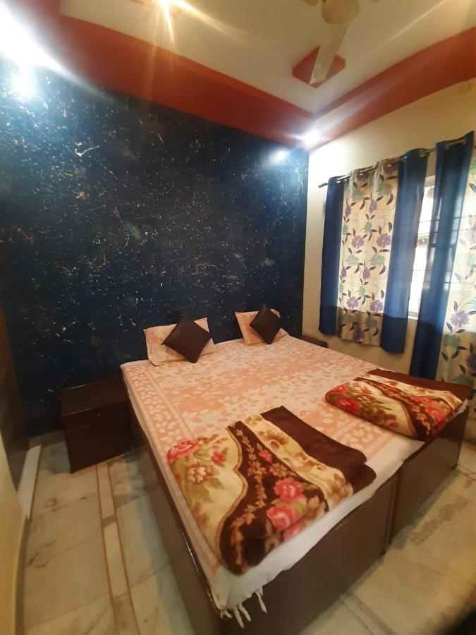 Friends Guest House & Hostel Агра Екстериор снимка