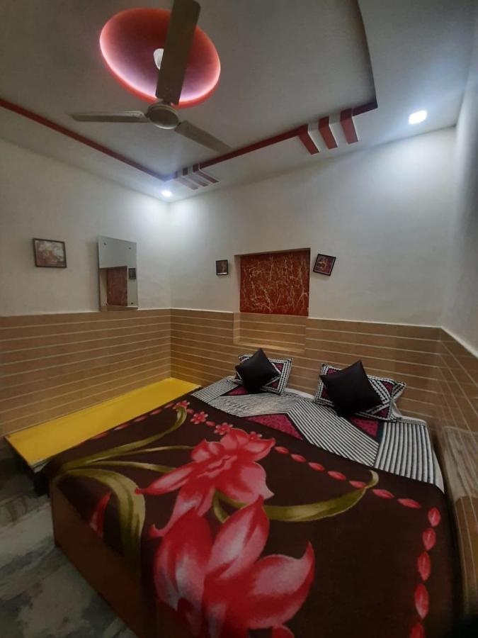Friends Guest House & Hostel Агра Екстериор снимка