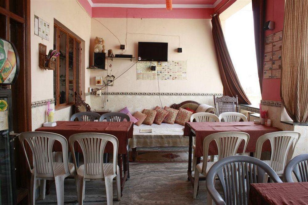 Friends Guest House & Hostel Агра Екстериор снимка