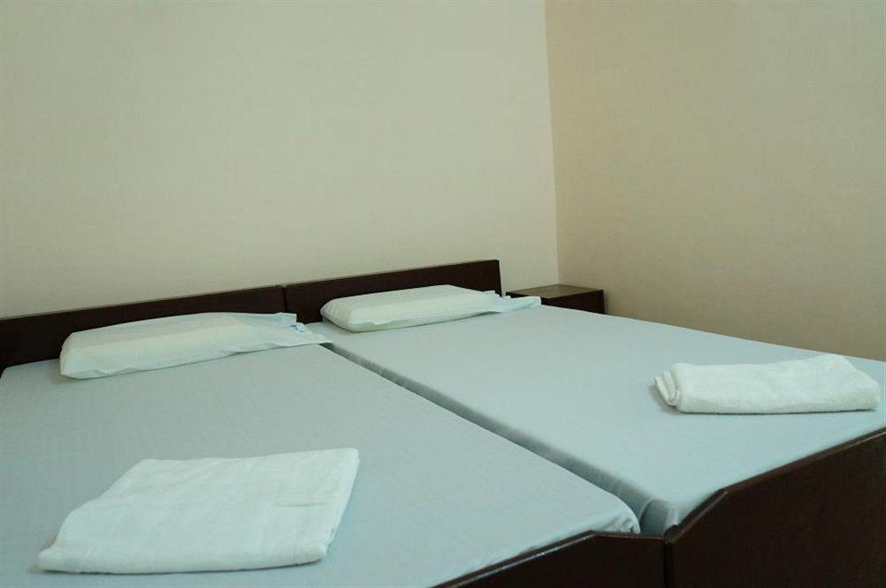 Friends Guest House & Hostel Агра Екстериор снимка