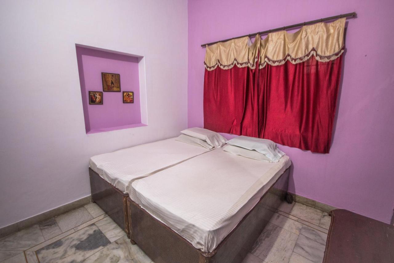 Friends Guest House & Hostel Агра Екстериор снимка