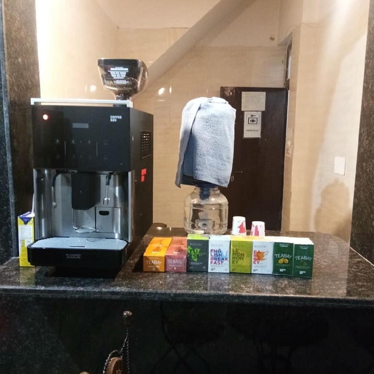 Friends Guest House & Hostel Агра Екстериор снимка