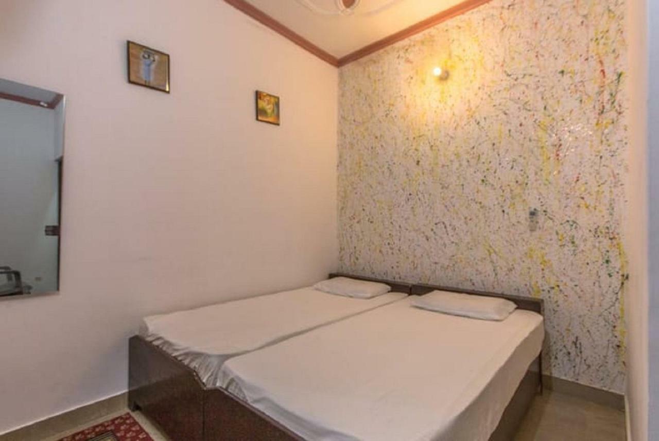 Friends Guest House & Hostel Агра Екстериор снимка
