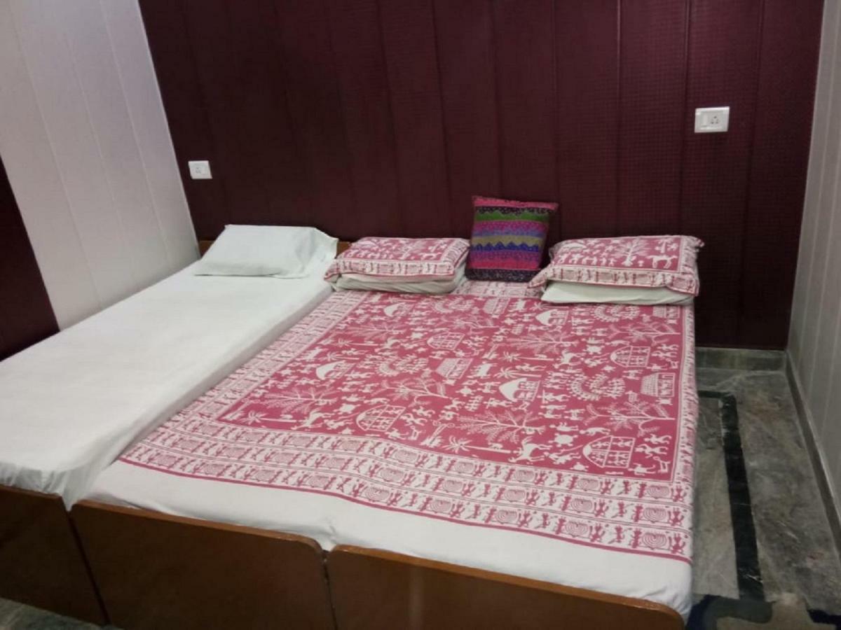 Friends Guest House & Hostel Агра Екстериор снимка