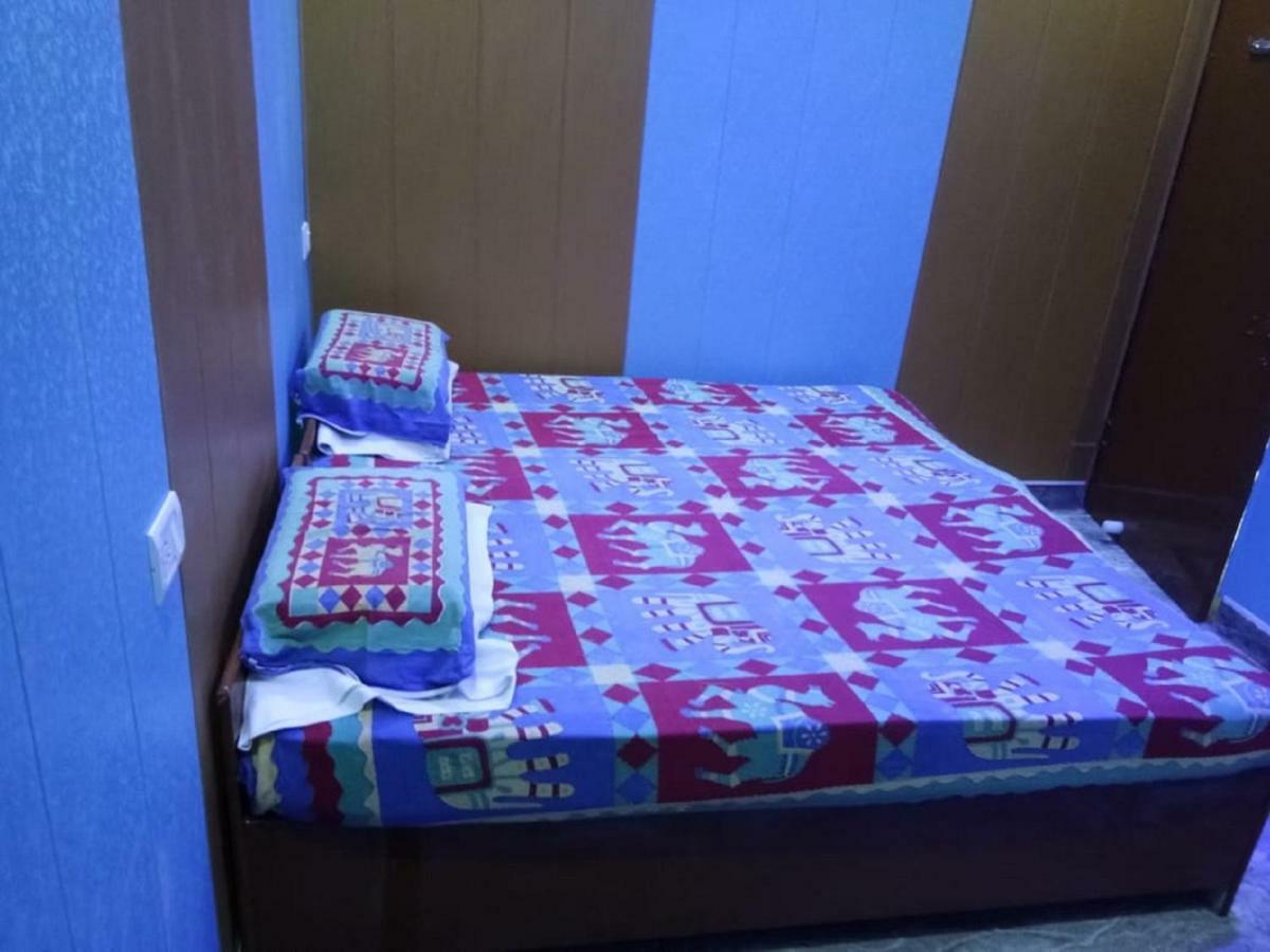 Friends Guest House & Hostel Агра Екстериор снимка