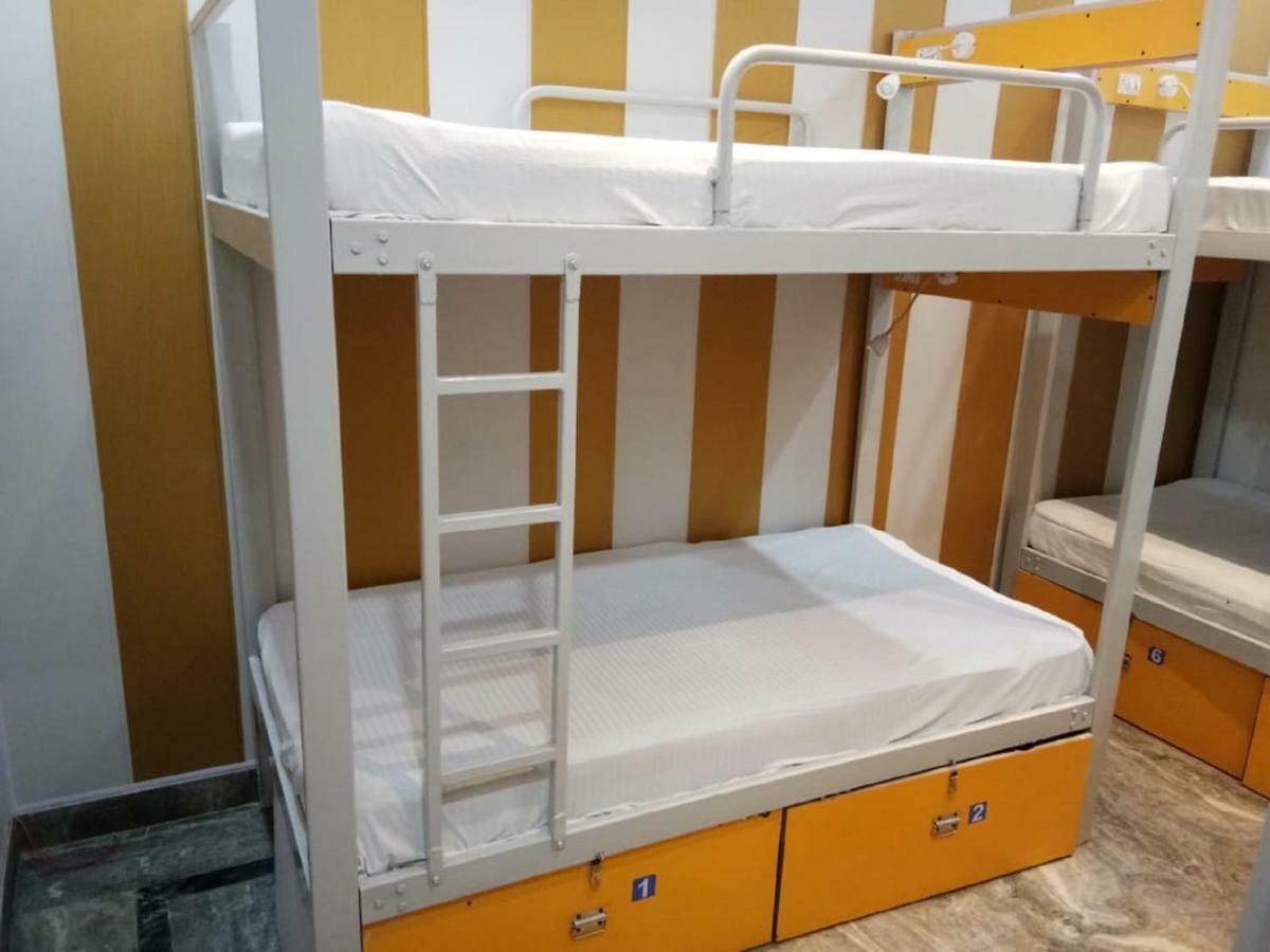 Friends Guest House & Hostel Агра Екстериор снимка