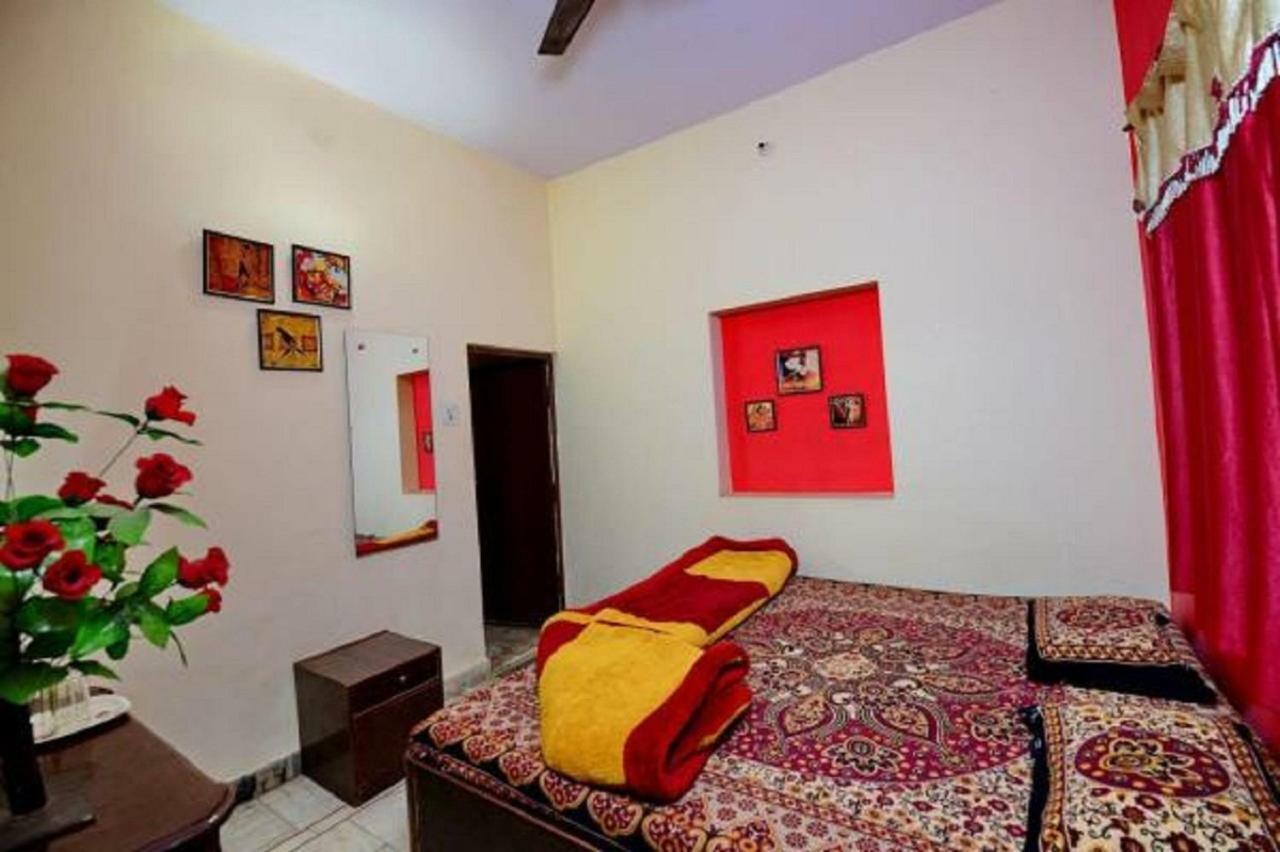 Friends Guest House & Hostel Агра Екстериор снимка