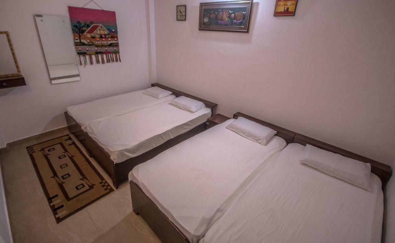 Friends Guest House & Hostel Агра Екстериор снимка